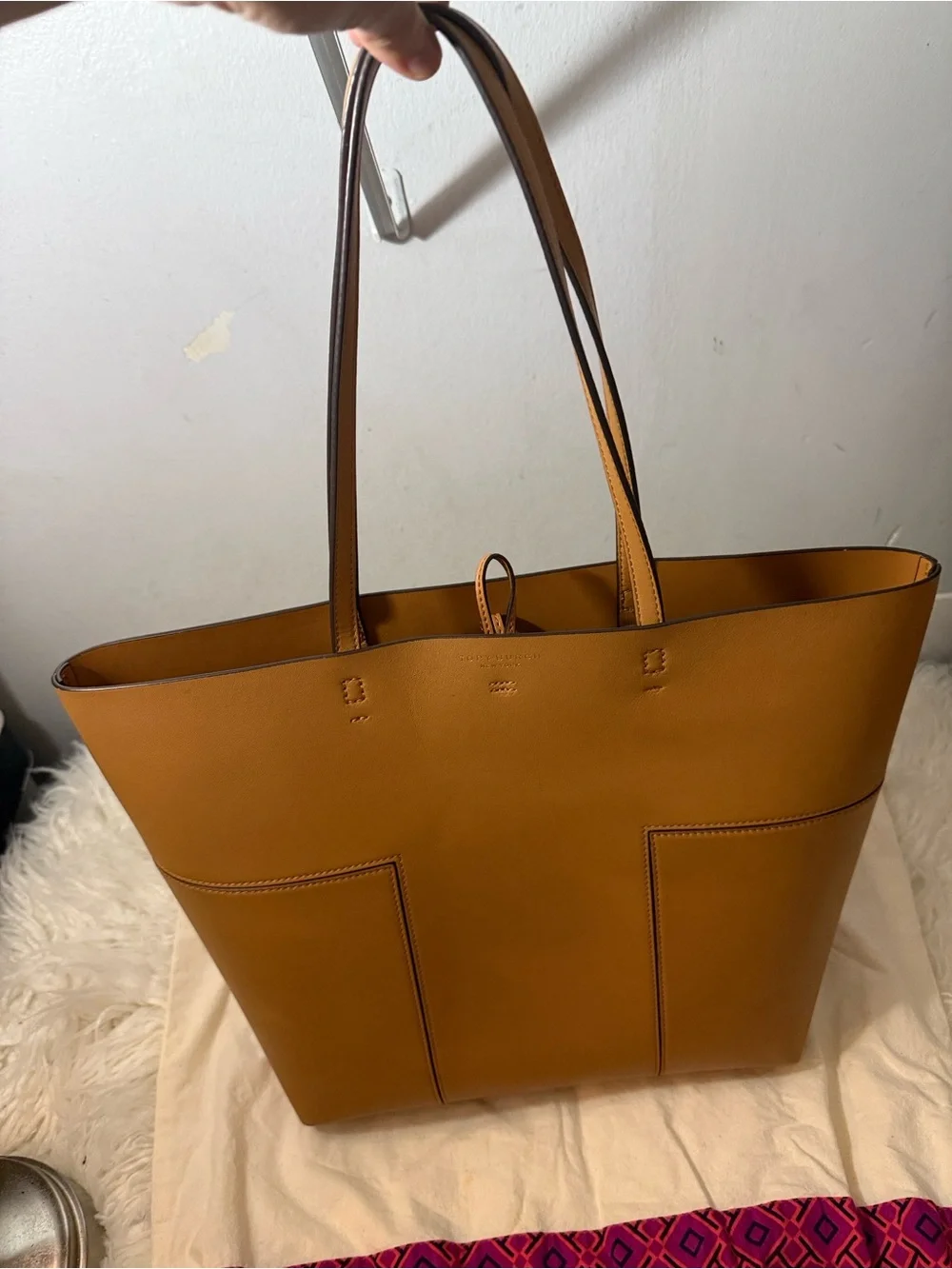 Tory Burch Leather Tote Bag in Tan - Stylish Everyday Carry medium